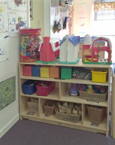twos-toy-shelf